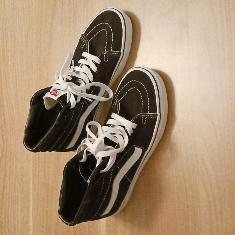Vans "Sk8-Hi" Black & White Sneakers in Size W7.5/M6